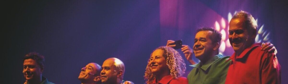 Cia Os Melhores do Mundo apresenta “Dingou Béus” no Teatro Goiânia