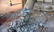 Motorista da caminhonete só parou depois de bater em um poste