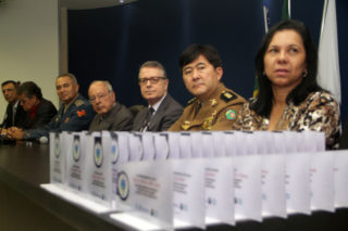 sup. rejane compoem a mesa