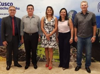 Dirigentes de Órgãos Periciais Oficiais - da esquerda para direita - Dr. Sandro (Rondônia) 5° Vice-presidente; Dr.Ricardo (Ceará) 2° Vice-presidente; Dra. Sandra Santos (Pernambuco) PRESIDENTE; Dra. Rejane Barcelos (Goiás) 1° Vice-presidente e Dr. Giovani (Santa Catarina) 3° Vice-presidente.