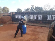 Simulação de múltiplas ameaças, com barricada.