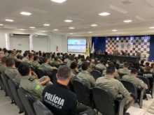 Perita Criminal Nígela Carvalho, falando acerca da importância dos Bancos de Perfis Genéticos para as investigações policiais.