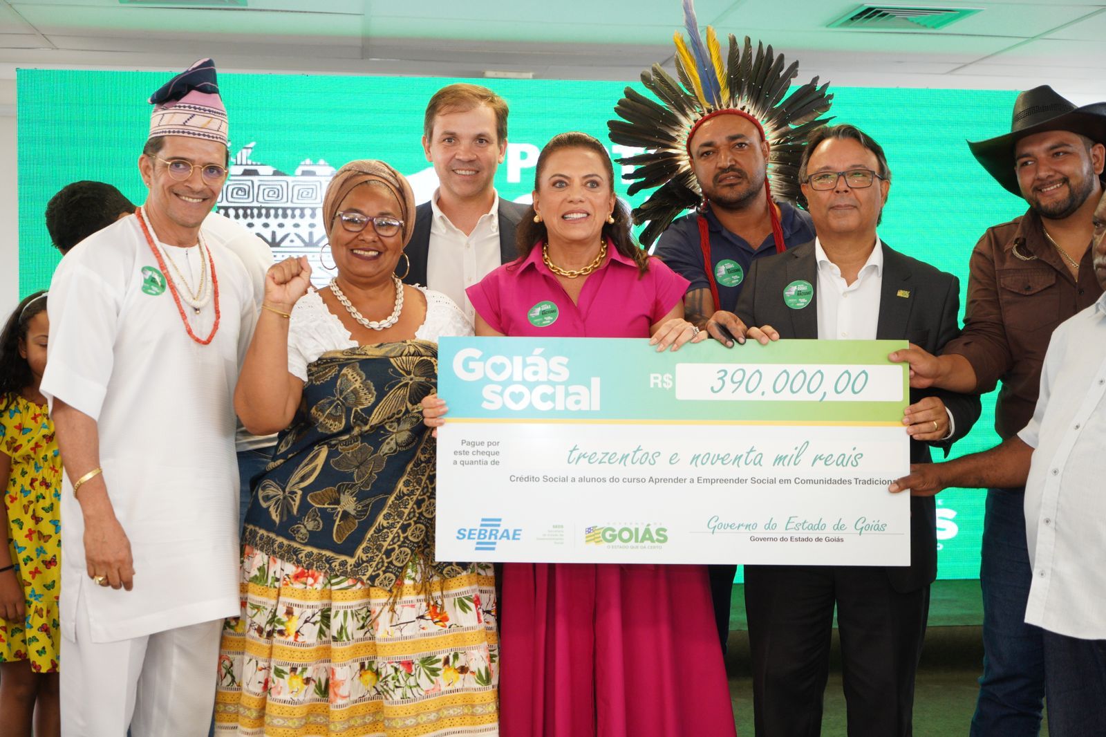 Durante o evento também foram entregues 60 cartões do Crédito Social, no valor total de R$ 390 mil / Foto: Wagnas Cabral