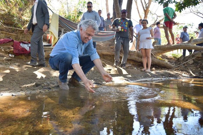 Governador Visita Ru Nas Do Arraial De Ouro Fino E Se Compromete Em