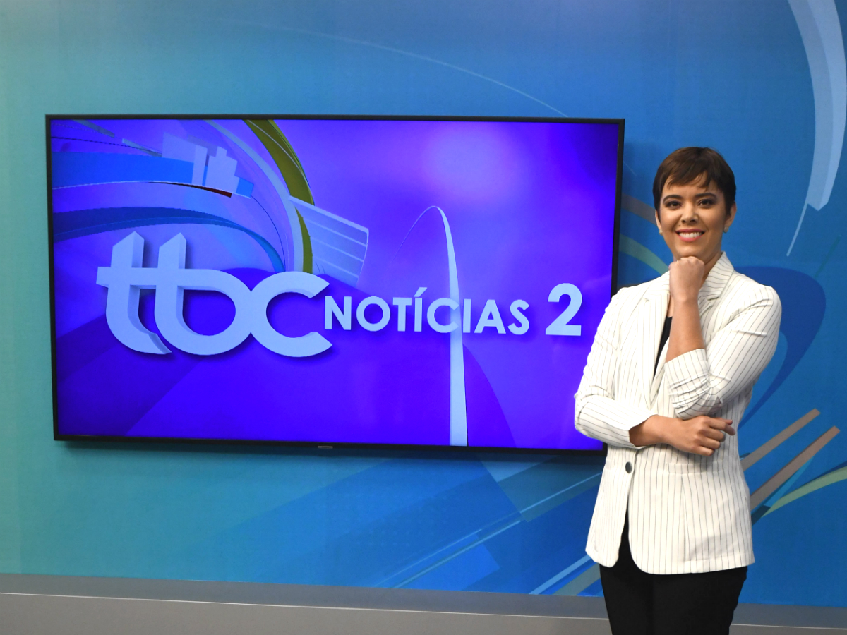 A apresentadora do TBC2, Henaura Avelar