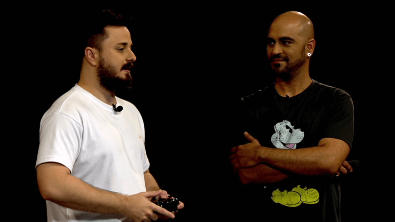 O gamer Djary Veiga concede entrevista ao apresentador Ivan Abdalla