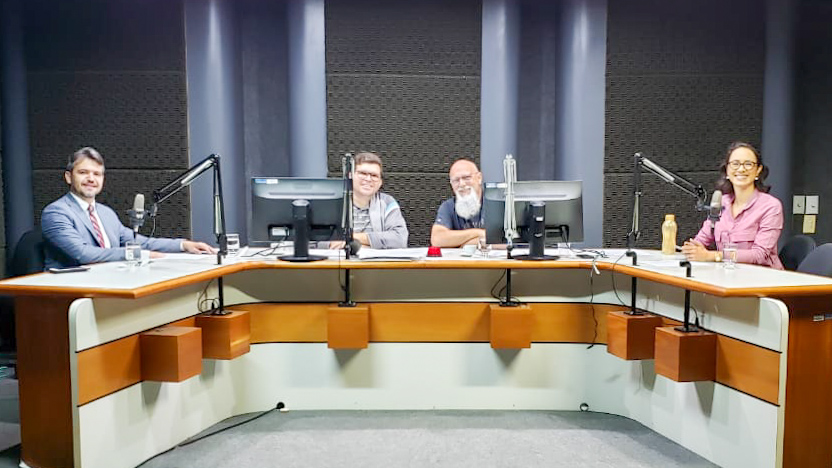 Secretário Municipal de Planejamento Urbano e Habitação de Goiânia, Henrique Alves, nós estúdios da Rádio Brasil Central