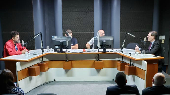 Ulisses Aesse, Gil Bonfim, Augusto César e Lissauer Vieira nos estúdios da Rádio Brasil Central