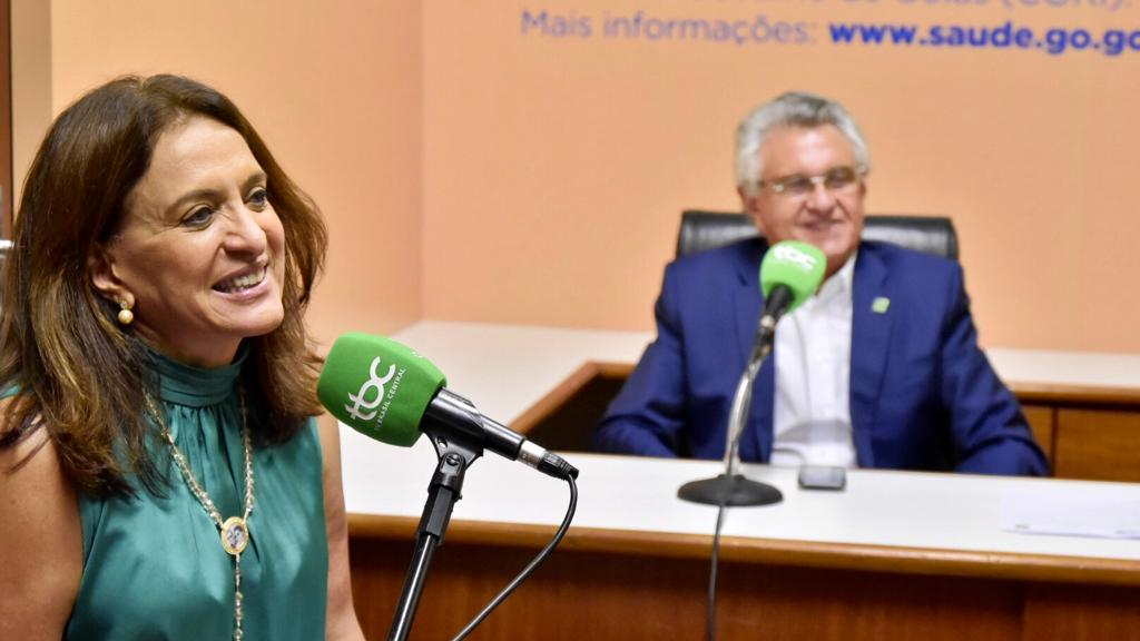 A primeira-dama de Goiás, Gracinha Caiado, e o governador Ronaldo Caiado, em live realizada pela ABC