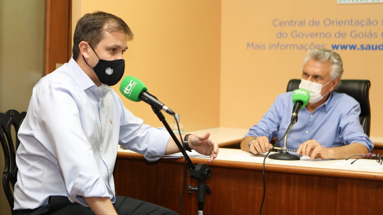 O secretário de Agricultura, Antônio Carlos de Souza Lima Neto, e o governador Ronaldo Caiado, em live realizada pela ABC