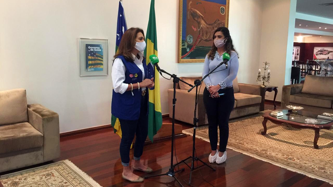 A primeira-dama de Goiás, Gracinha Caiado, e a repórter Camilla Teixeira, em live realizada pela ABC