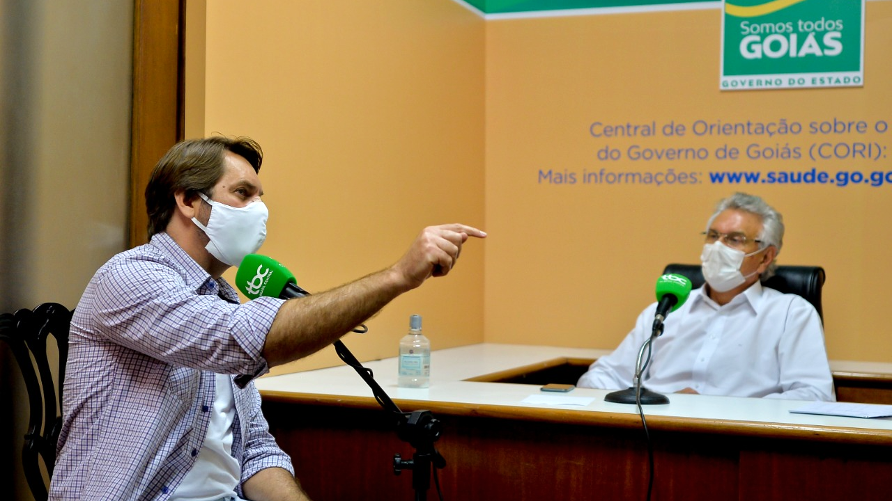 O deputado estadual Bruno Peixoto e o governador Ronaldo Caiado, em live realizada pela ABC