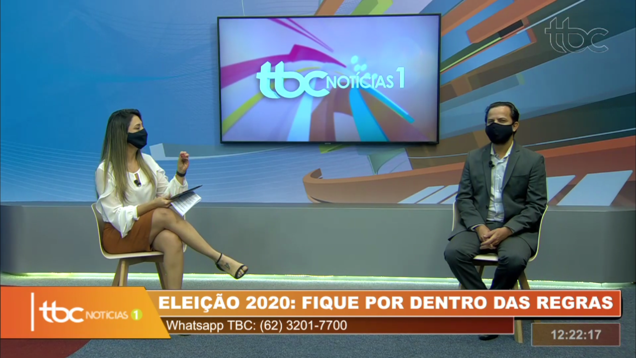 A apresentadora Michelle Bouson e o advogado eleitoral Alexandre Azevedo, nos estúdios da TBC