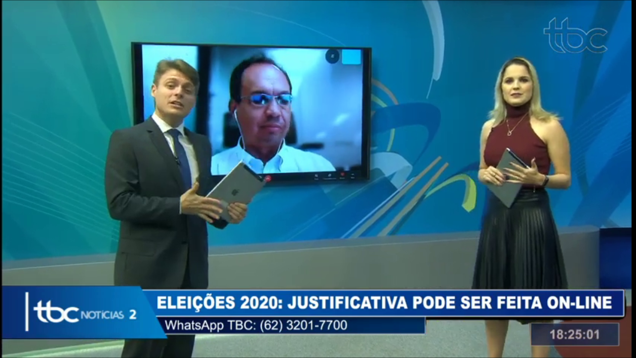 Os apresentadores Guilherme Rigonato e Danuza Azevedo, com o assessor da Diretoria do Tribunal Regional Eleitoral de Goiás, José Carlos