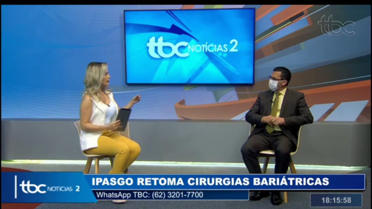 A apresentadora Danuza Azevedo e presidente do Ipasgo, Hélio José Lopes, nos estúdios da TBC