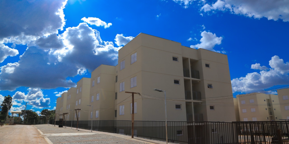 Agehab sorteia mais 83 apartamentos para famílias carentes