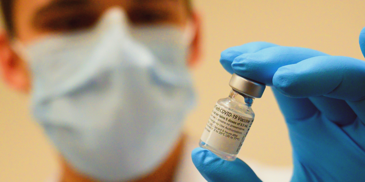 Infectologista diz que vacinas contra a covid-19 são boas, sem distinção