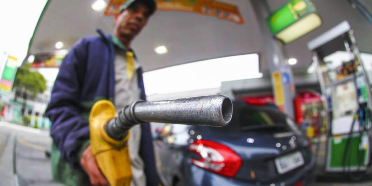 Postos devem diminuir preços de combustíveis nos próximos dias