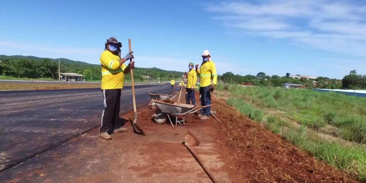 Frentes de trabalho da Goinfra refazem rodovias danificadas pelas chuvas