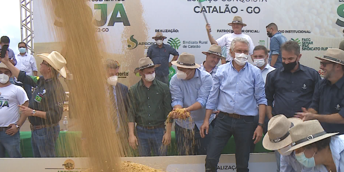 Caiado participa da abertura oficial da colheita de soja em Catalão