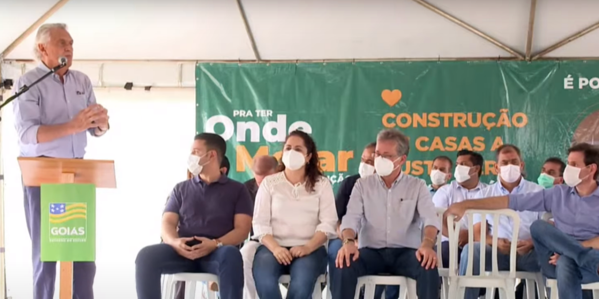 Governador entrega moradias a custo zero para famílias em Paraúna