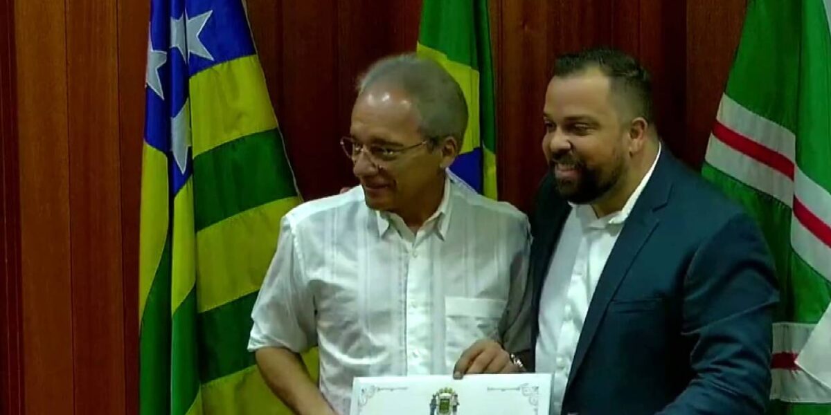 Jornalistas da TV Brasil Central são homenageados na Câmara Municipal de Goiânia