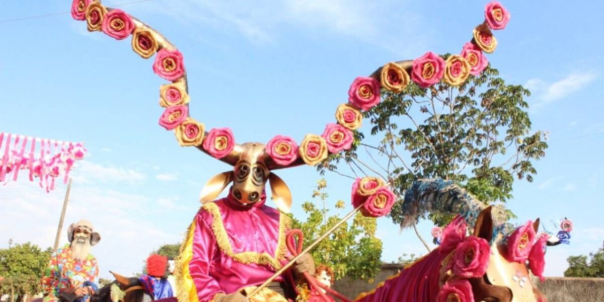 Em Pirenópolis, população participa das celebrações do Divino Espírito Santo e das Cavalhadas