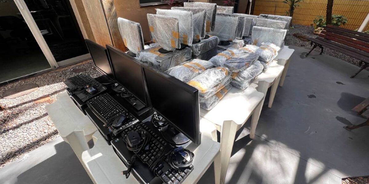 Projeto Sukatech doa 20 computadores à Brasil Central