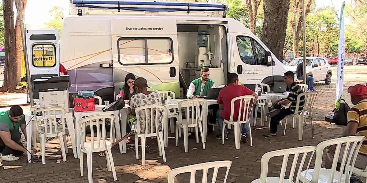 Governo de Goiás leva dignidade a quem vive na rua