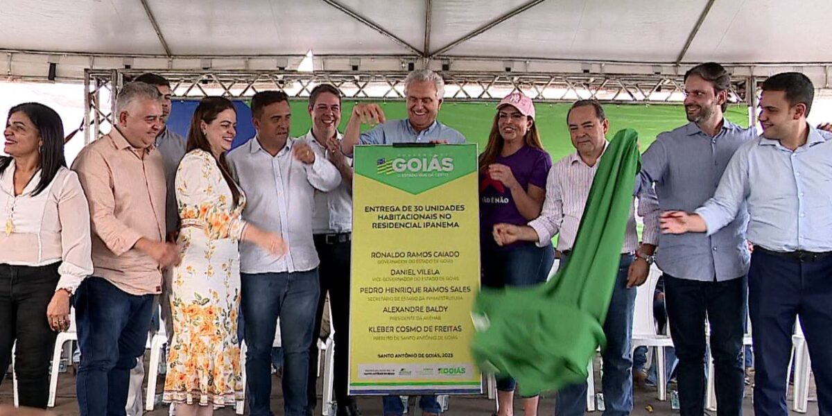 Governo do Estado entrega casas a custo zero em Santo Antônio de Goiás