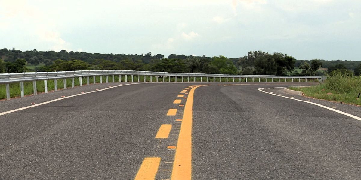 Caiado entrega obras de pavimentação nas regiões Norte, Noroeste e Vale do Araguaia