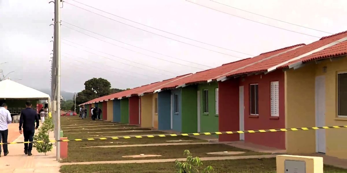 Governador entrega 40 casas a custo zero em Piranhas