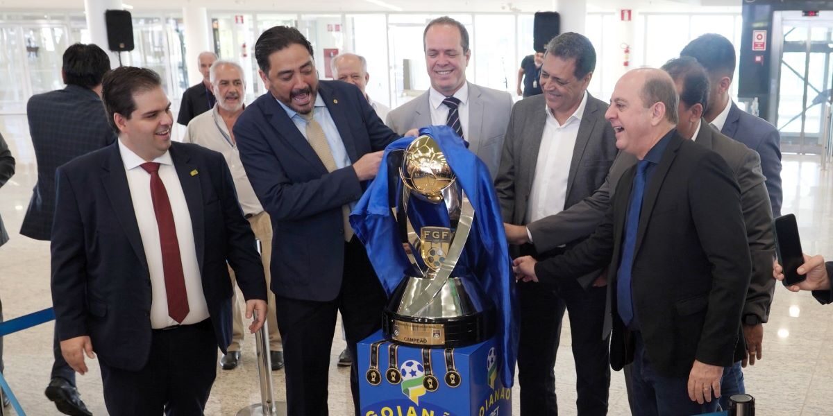 Troféu do Goianão 2024 é exposto ao público na Alego