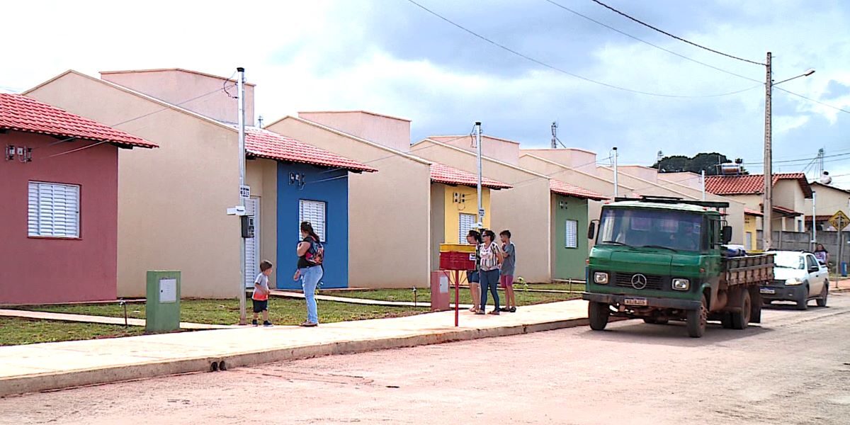 Em Orizona, Estado beneficia 30 famílias com moradias