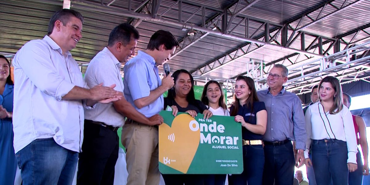 Governo entrega 299 cartões do Aluguel Social em Uruaçu