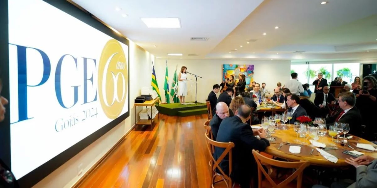 PGE completa 60 anos e homenageia personalidades