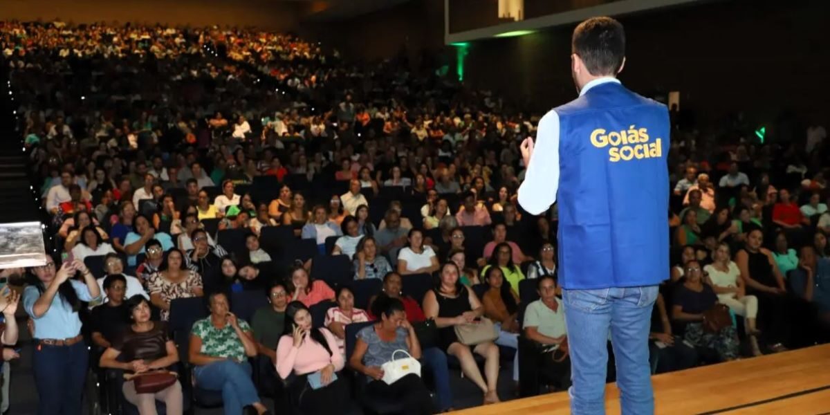 Pequenos produtores recebem cartões do Agro é Social