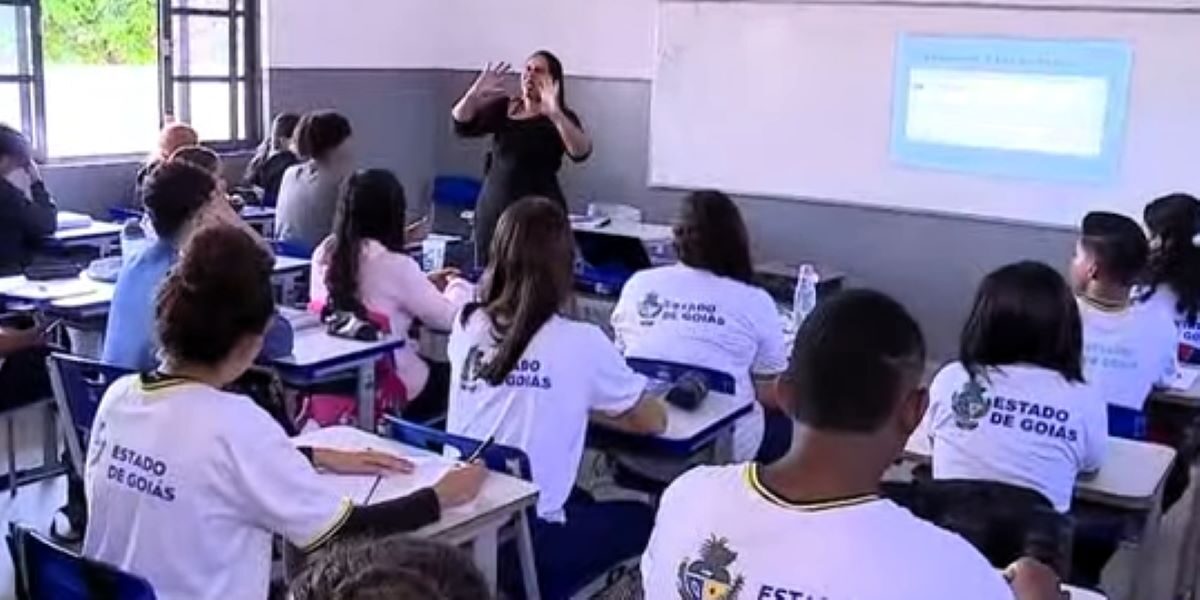 Goiás concede progressão funcional a mais de 7 mil servidores da Educação