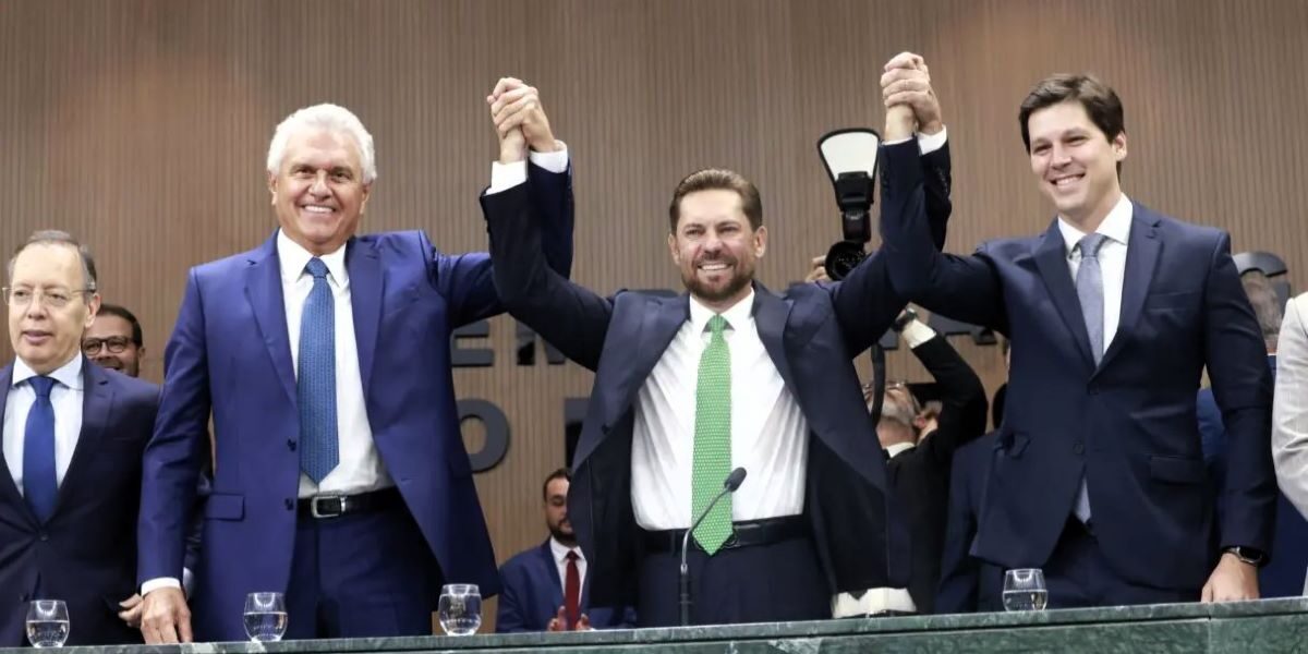 Caiado defende equilíbrio fiscal na posse da nova mesa diretora da Alego