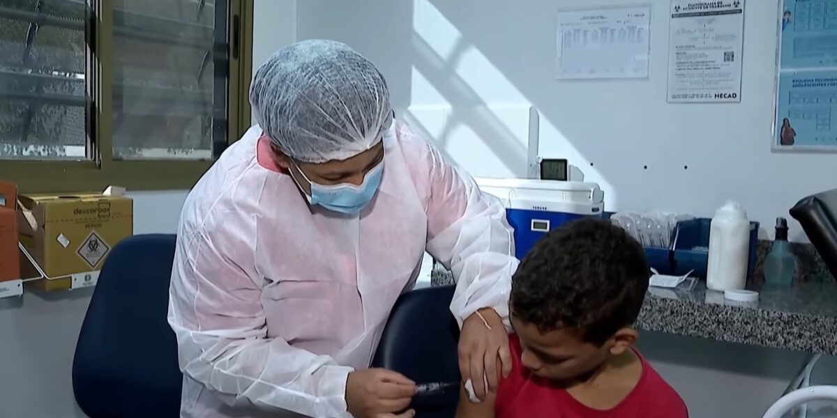 Reinaugurada sala de vacinas do Hospital Estadual da Criança e do Adolescente
