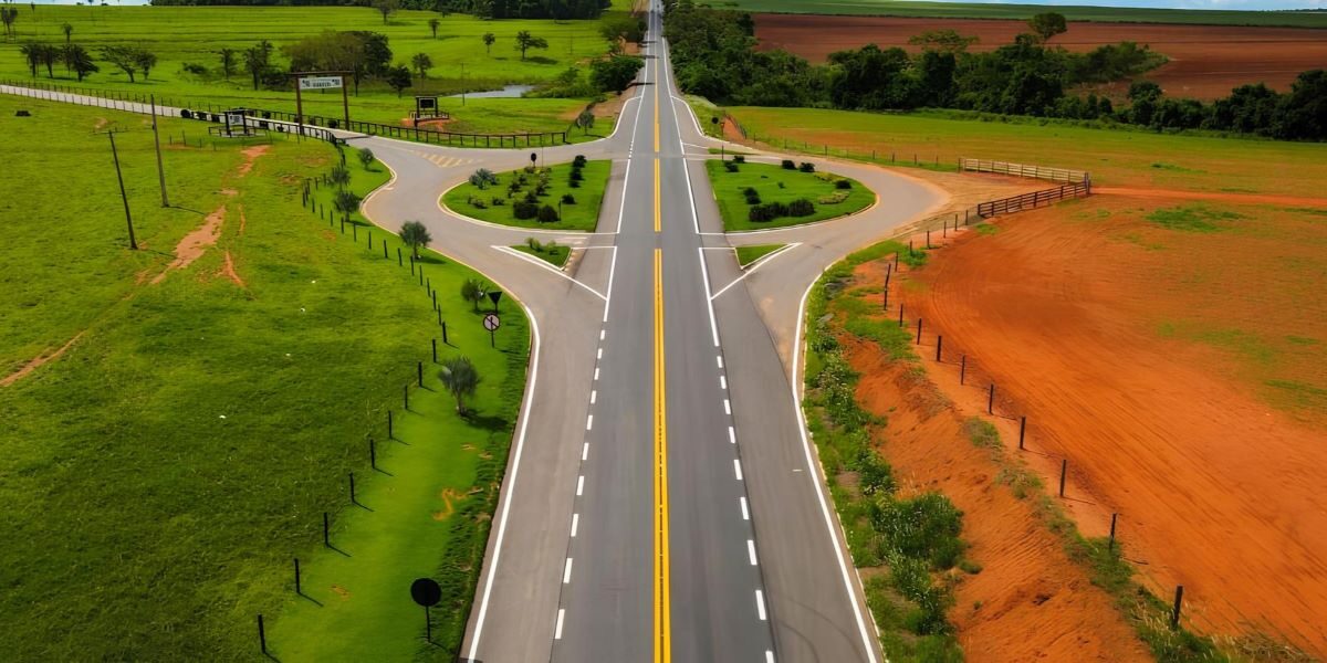 Governo estadual entrega obras à população de Anicuns