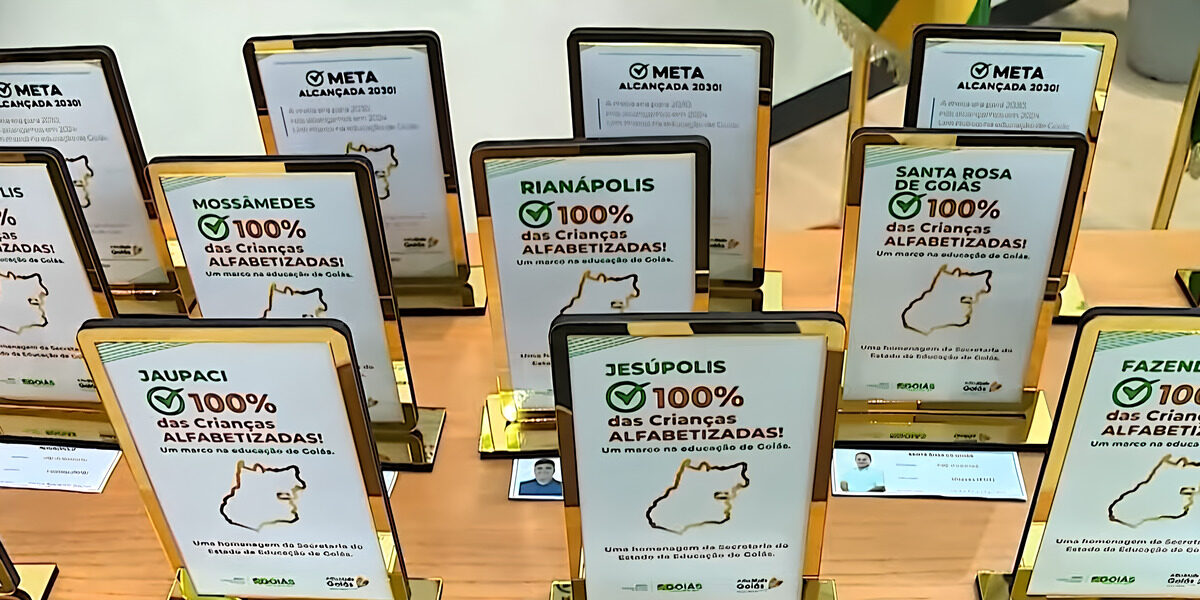 Seduc homenageia municípios que se destacam na alfabetização