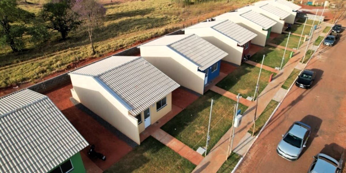 Governo entrega casas e mais água tratada à população de São Luís de Montes Belos