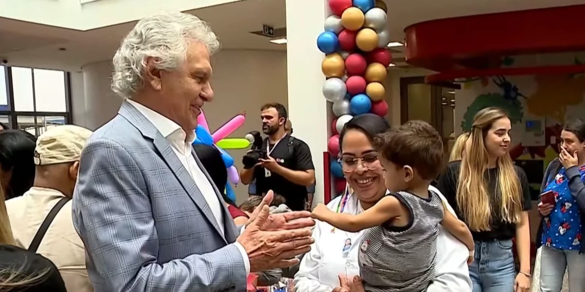 Caiado e Gracinha fazem a alegria da criançada do CORA