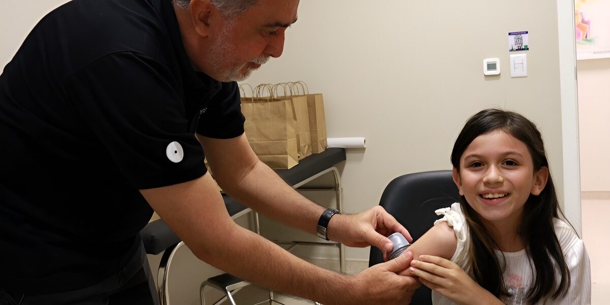 Governo estadual doa sensores de glicose a crianças e adolescentes diabéticos do HGG