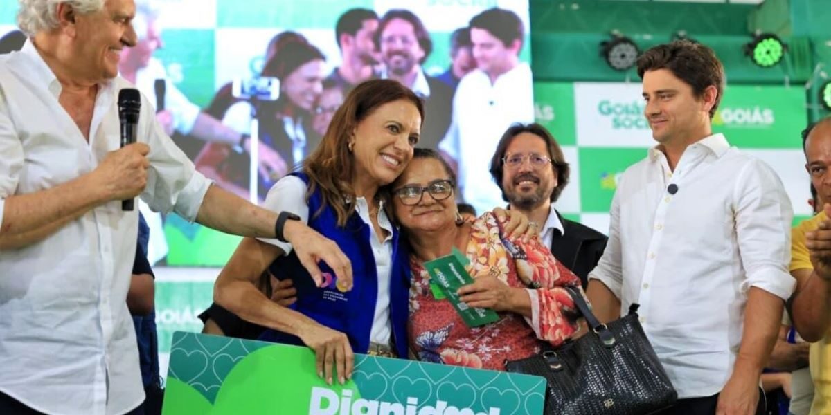 Moradores de Luziânia recebem benefícios do Goiás Social