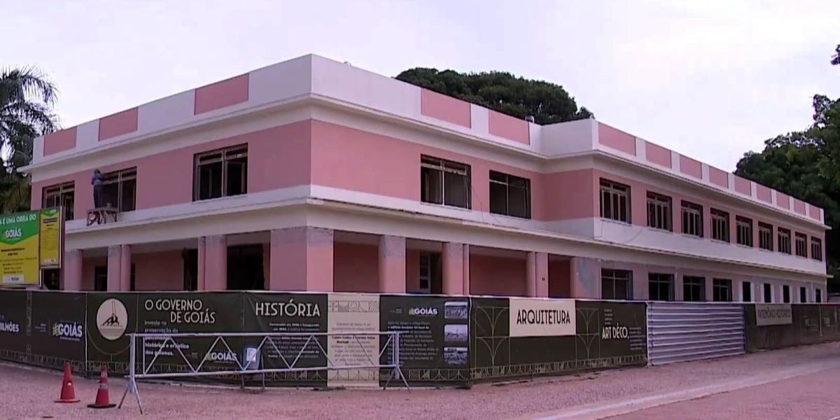 Prédios históricos da Praça Cívica passam por remodelação