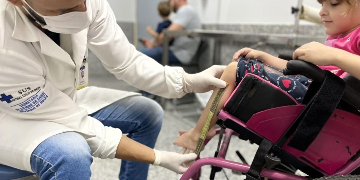 Crer entrega próteses em Aparecida de Goiânia