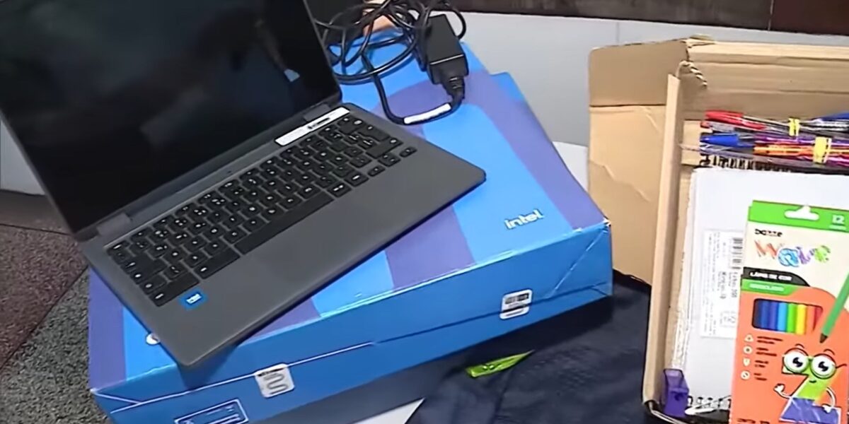 Com kits doados pelo governo, alunos da rede pública retomam as aulas na terça-feira (20)