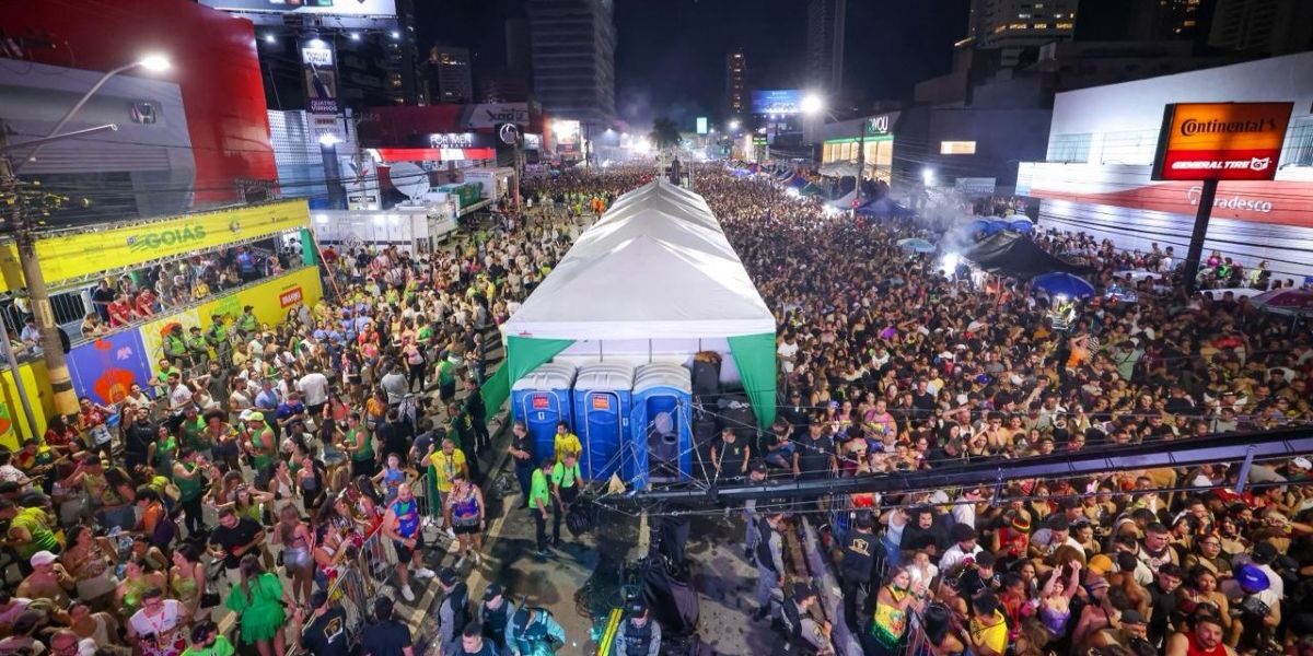 Folia Goiás reúne milhares de pessoas nas ruas de Goiânia